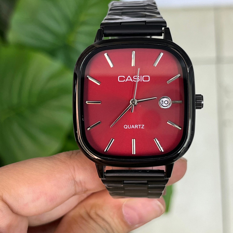 نمای نزدیک ساعت مردانه کاسیو Casio بند استیل مشکی صفحه قرمز