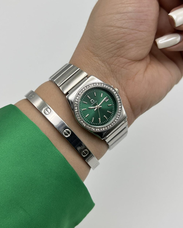 نمای روی دست ساعت مچی زنانه اومگا OMEGA بند استیل رنگ سبز