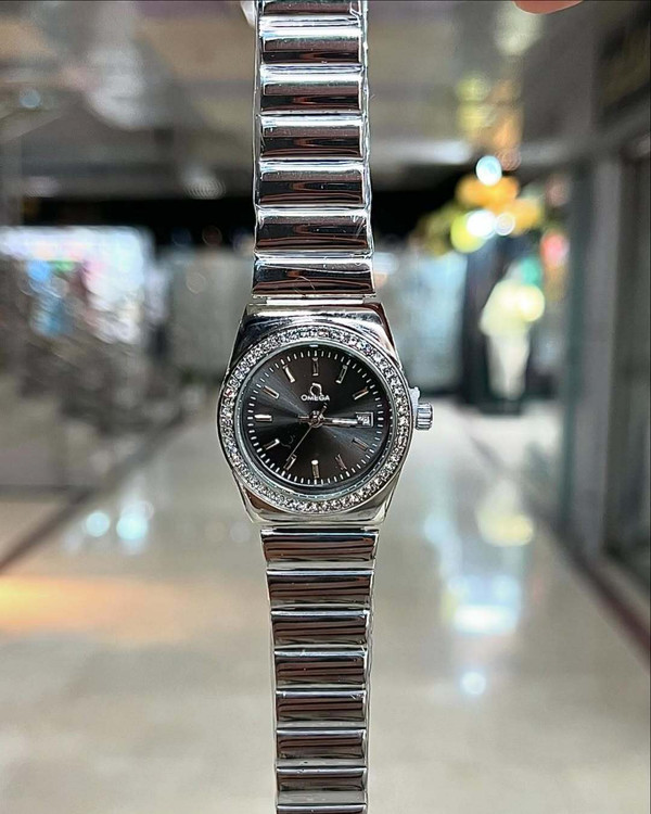 ساعت زنانه اومگا OMEGA بند استیل نکین دار رنگ مشکی