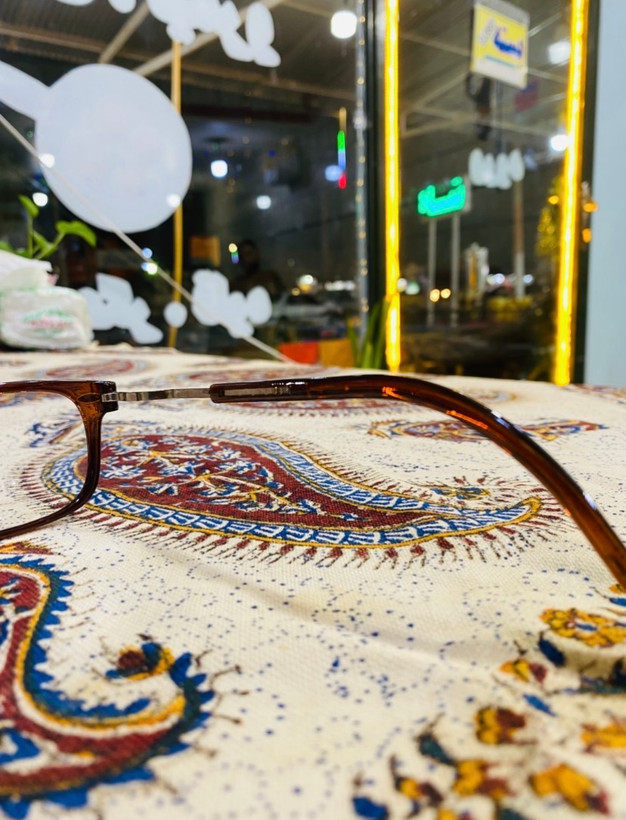 عینک مطالعه نزدیک بین با فریم مگنتی و آهنربایی، مشکی،قهوه ای و رو گردنی مدل ۲۲۱