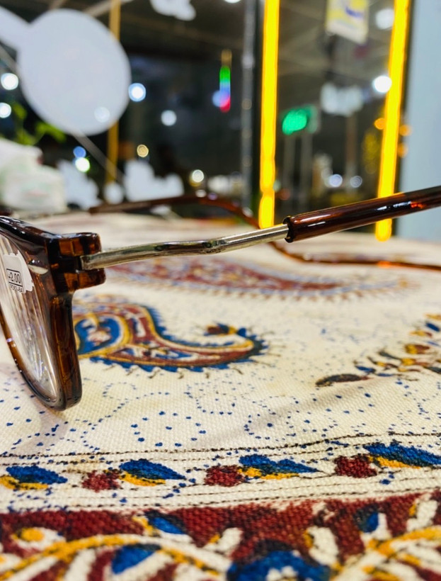 عینک مطالعه نزدیک بین با فریم مگنتی و آهنربایی، مشکی،قهوه ای و رو گردنی مدل ۲۲۱