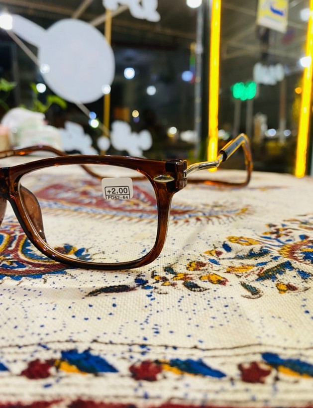 عینک مطالعه نزدیک بین با فریم مگنتی و آهنربایی، مشکی،قهوه ای و رو گردنی مدل ۲۲۱