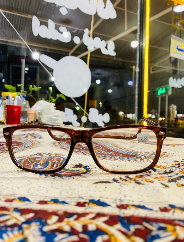 عینک مطالعه نزدیک بین با فریم مگنتی و آهنربایی، مشکی،قهوه ای و رو گردنی مدل ۲۲۱